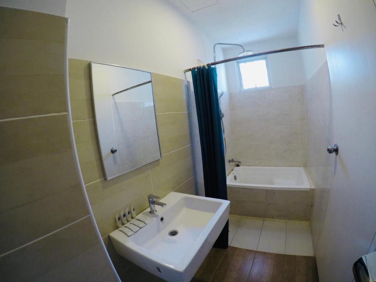 Hotel Zamburger Second Link Johor Bahru Kültér fotó